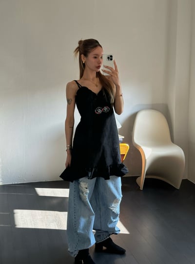 高級感刺繡絨面細肩洋裝10