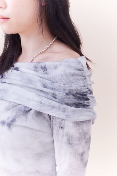 仙女渲染一字領彈性上衣10