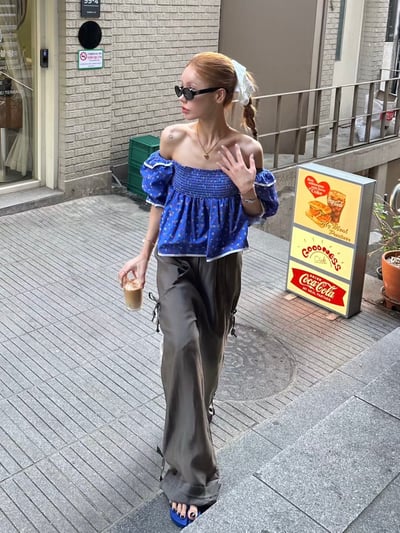 度假小花滾邊澎袖上衣9