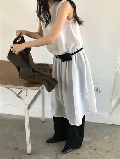 垂墜領口透膚背心洋裝4