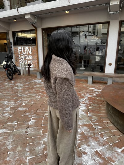 大翻領羊角扣柔軟針織外套12