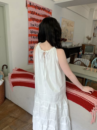 扭結圓領蕾絲雕花洋裝4