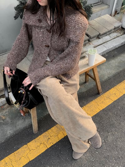 大翻領羊角扣柔軟針織外套11