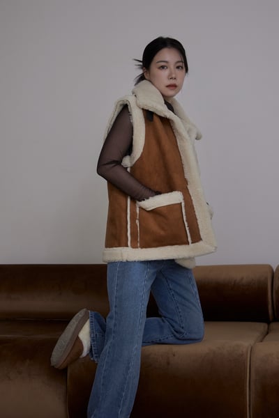 軟呼呼羊羔毛高領麂皮背心7