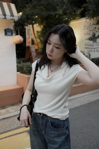 垂墜線條領羊毛短袖針織衫1