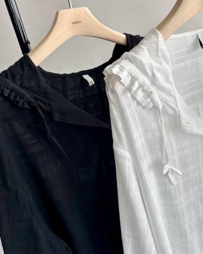 低調線條壓紋連帽襯衫17