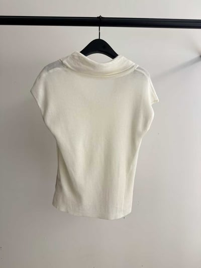 垂墜線條領羊毛短袖針織衫10