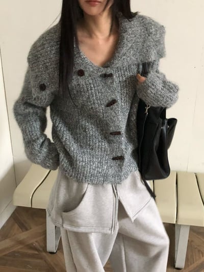 大翻領羊角扣柔軟針織外套5