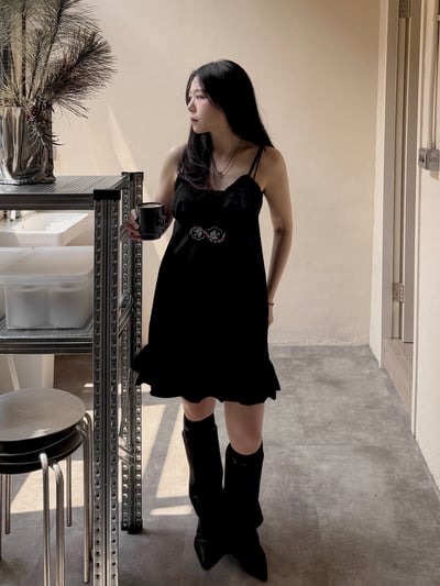 高級感刺繡絨面細肩洋裝20