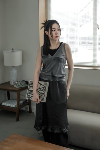 俏皮小圓點光澤緞面花邊裙3