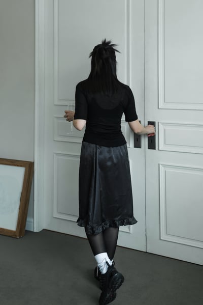 俏皮小圓點光澤緞面花邊裙5