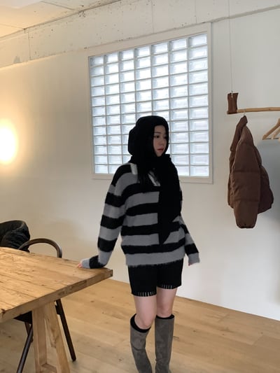 海毛質感開領條紋上衣10