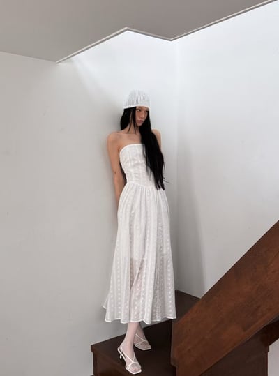 度假必備平口蕾絲雕花長洋裝1