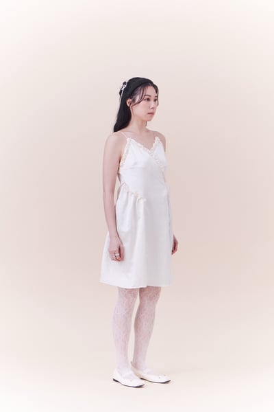 約會小女人點點緞面洋裝17