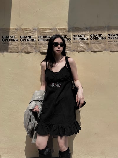 高級感刺繡絨面細肩洋裝17