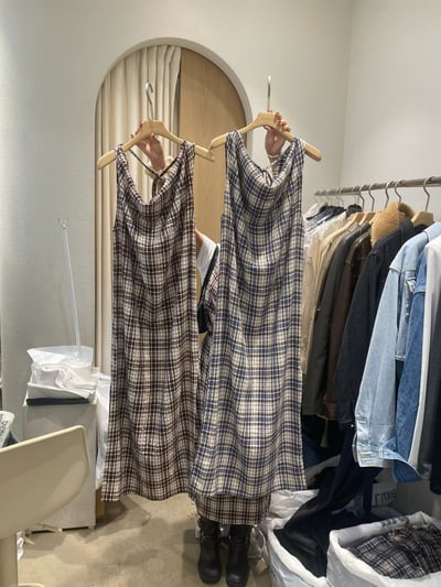 綁帶垂墜棉質格紋開衩洋裝10