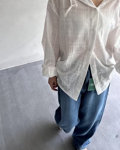 低調線條壓紋連帽襯衫10