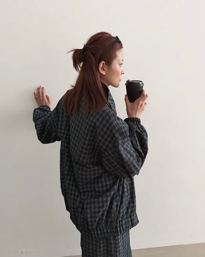 無肩線設計格紋風衣外套9