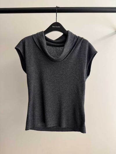 垂墜線條領羊毛短袖針織衫7