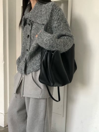 大翻領羊角扣柔軟針織外套3