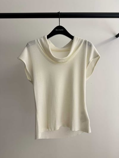 垂墜線條領羊毛短袖針織衫9