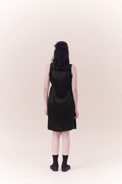 約會小女人點點緞面洋裝16