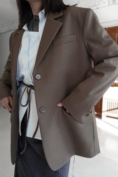 時髦墊肩多綁法西裝外套7