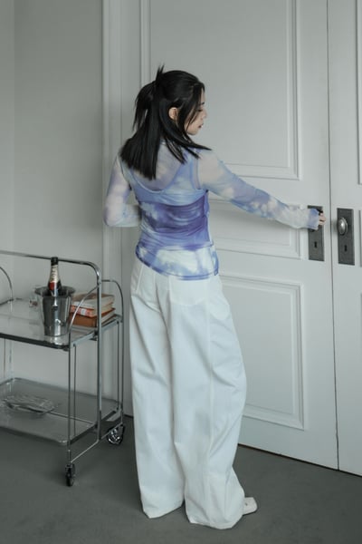 鉚釘設計反摺褲管附腰帶牛仔長褲5