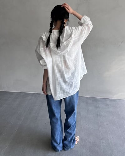 低調線條壓紋連帽襯衫11