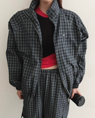 無肩線設計格紋風衣外套10