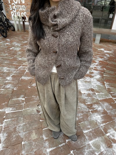 大翻領羊角扣柔軟針織外套9