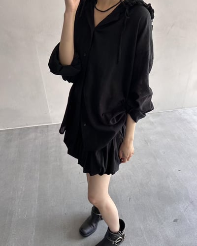 低調線條壓紋連帽襯衫6