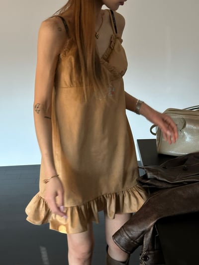 高級感刺繡絨面細肩洋裝6