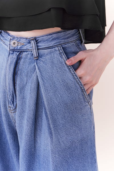 百搭打褶設計漸層牛仔寬褲10