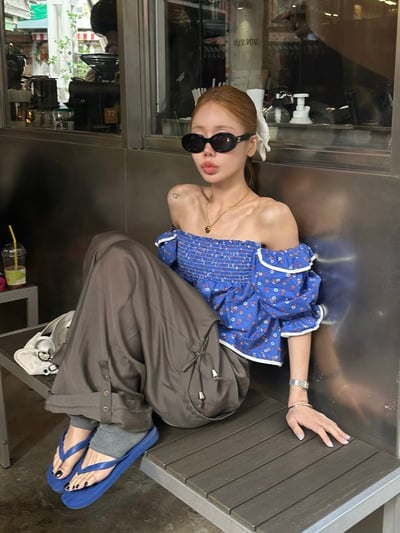 度假小花滾邊澎袖上衣6