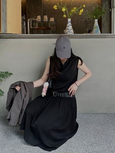 垂墜領口透膚背心洋裝9