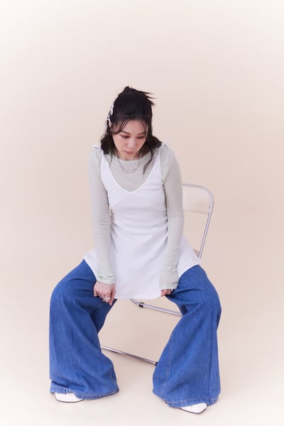 百搭打褶設計漸層牛仔寬褲5