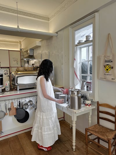 扭結圓領蕾絲雕花洋裝8