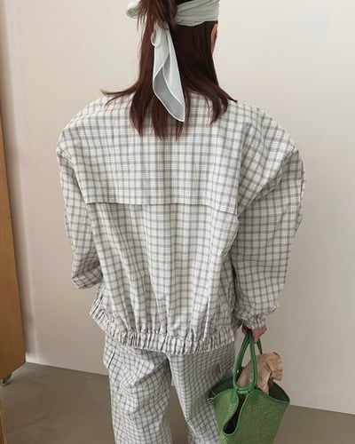 無肩線設計格紋風衣外套4