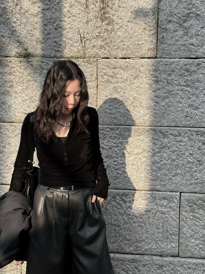 天鵝絨排扣翻領透膚上衣7