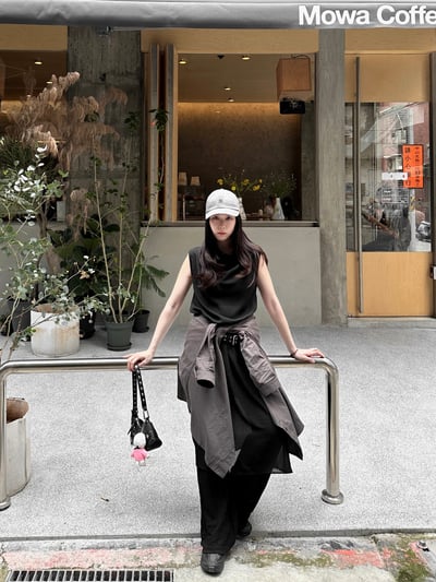 垂墜領口透膚背心洋裝10