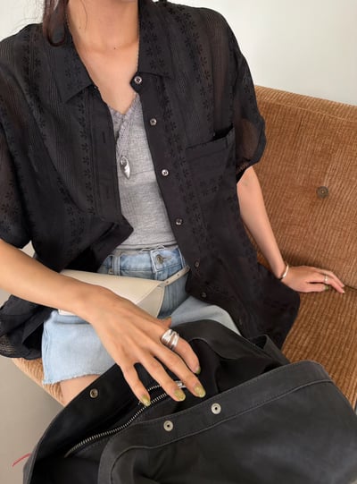 細緻壓花棉麻襯衫7