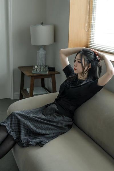 俏皮小圓點光澤緞面花邊裙4