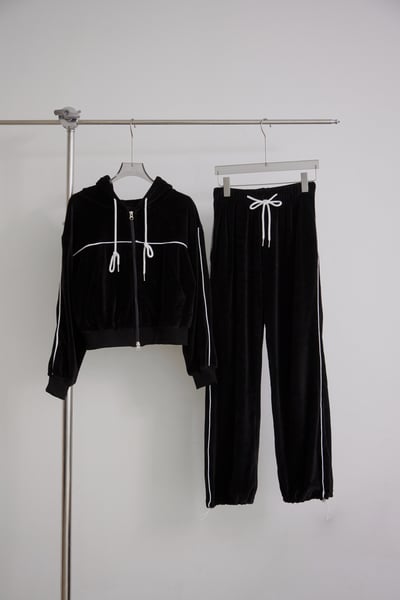 車線拼接絨面連帽外套9