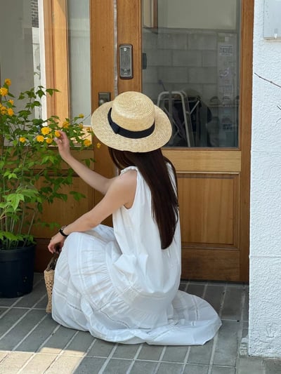 扭結圓領蕾絲雕花洋裝2