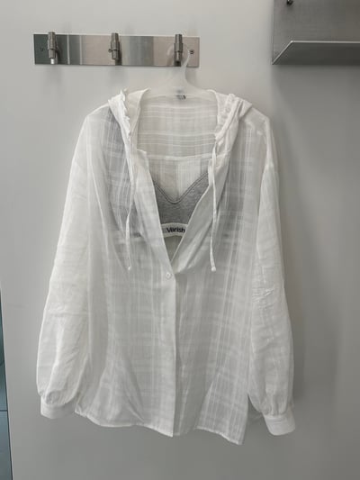 低調線條壓紋連帽襯衫16