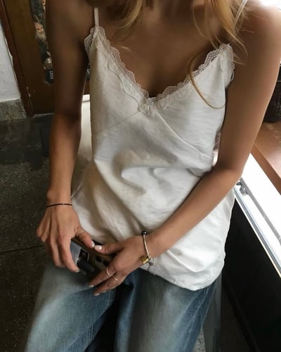 時髦斜下擺蕾絲背心2