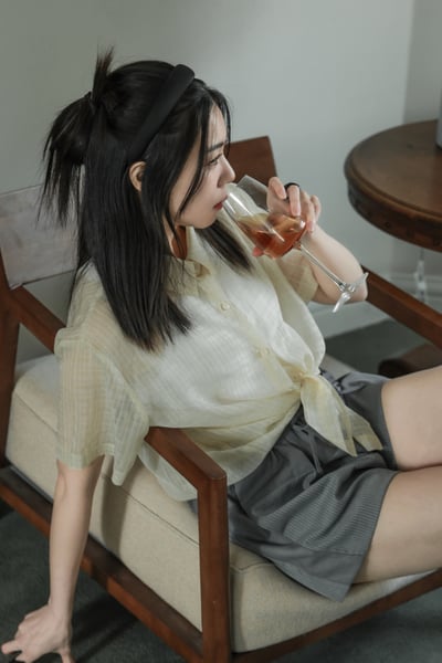 人人百搭透膚格紋襯衫6