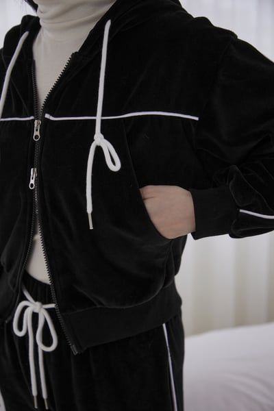 車線拼接絨面連帽外套7