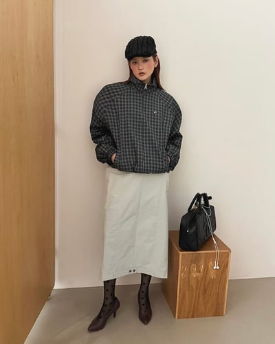 無肩線設計格紋風衣外套7